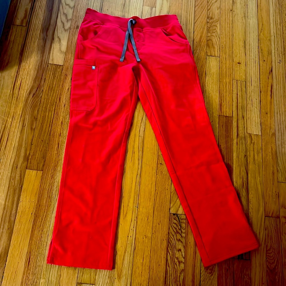 Figs red scrub bottom size small